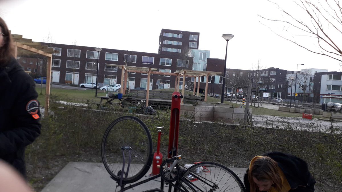 Kleine reparaties aan je fiets, samen met t Repaircafé, woensdagmiddag 17.30-19.00 #ijburg