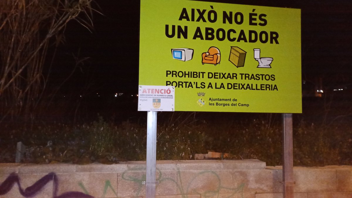 AdfCamp's tweet photo. Els abocaments de runa i materials diversos a la via urbana o forestal poden ser un motiu en l'inici d'un incendi.
Informar que hi haurà vigilància.
Demanem col•laboració ciutadana per evitar-ho, l'ordenança de convivència i civisme, i la mediambiental en preveu sancions. https://t.co/jKAY4pighu