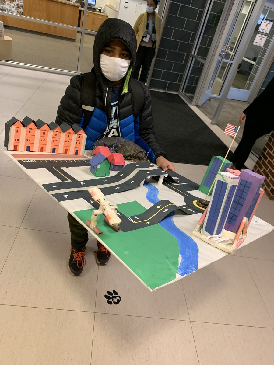 MrsBissler's tweet image. Lots of #MPprojectUp projects have been coming in the door! Is it a pizza box? Nope- it’s a business! #CareerExploration #UnlockingStudentPotential @miss_quinty5th @__MrsBurton @MPEScougars