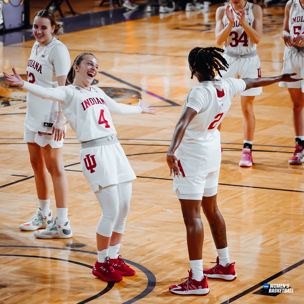 MarchMadnessWBB tweet picture