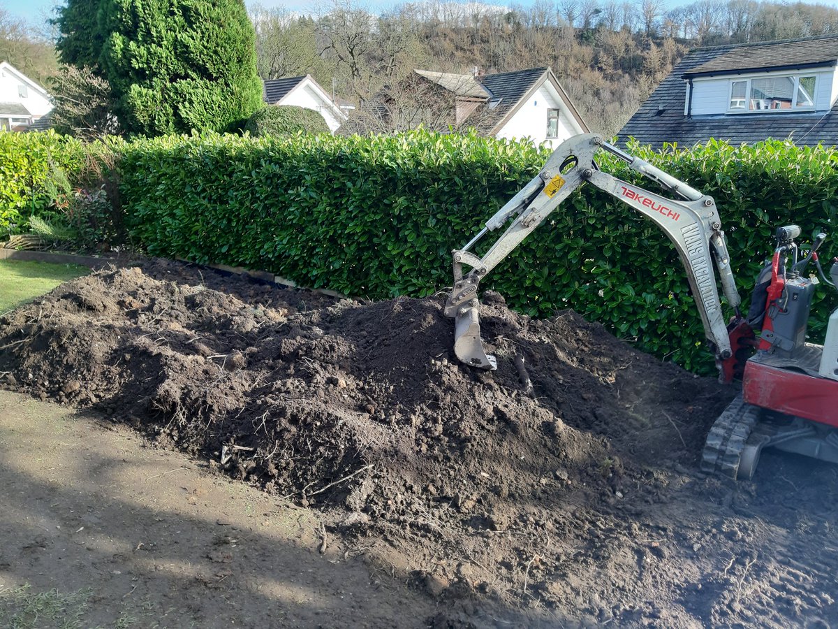 EvansExcavation's tweet photo. Sloping garden levelled up using spoil from fooing in Compstall #compstall #thediggerlady #diglikeagirl #girlboss #smallbusiness #FemaleEntrepreneur #workingmummy #evansexcavation #womeninconstruction #womensupportingwomen #earthmovers #tb210r #microdiggers #nawic #gardendesign https://t.co/d4QDHj5dEj