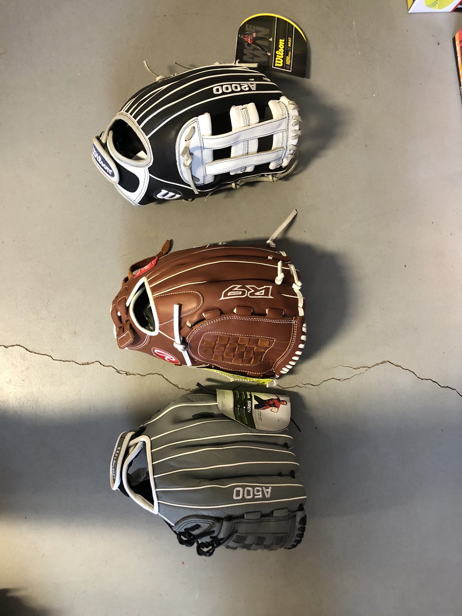 battle_river's tweet photo. Which glove would you pick? #fastball #defense #playcatch spring has to be close https://t.co/ZbUrHR5C5F