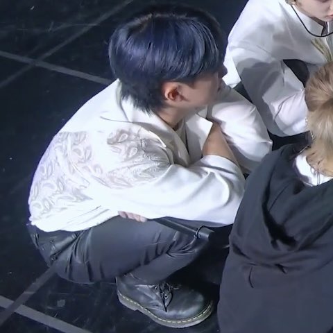 poutchangbin's tweet photo. dwaekki is so tiny you guys https://t.co/uAuGLOrjRu