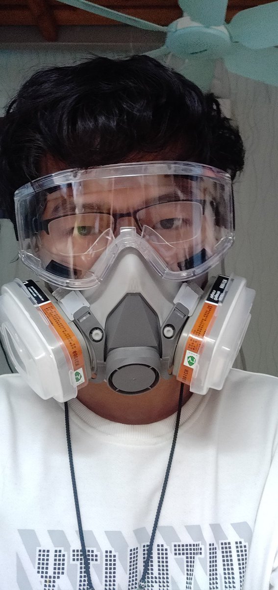 SaberTigerHP's tweet photo. 这是我能想到的最好的隔离过敏原的办法了😅
比抗组胺药物管用的多😂😂
#springallergy #allergy #过敏 #花粉过敏 https://t.co/m7eN4iRNQv