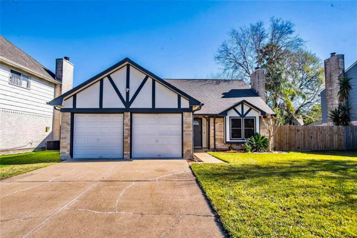 AgentBly's tweet image. We don't wear capes, but we're saving the day one customer at a time.