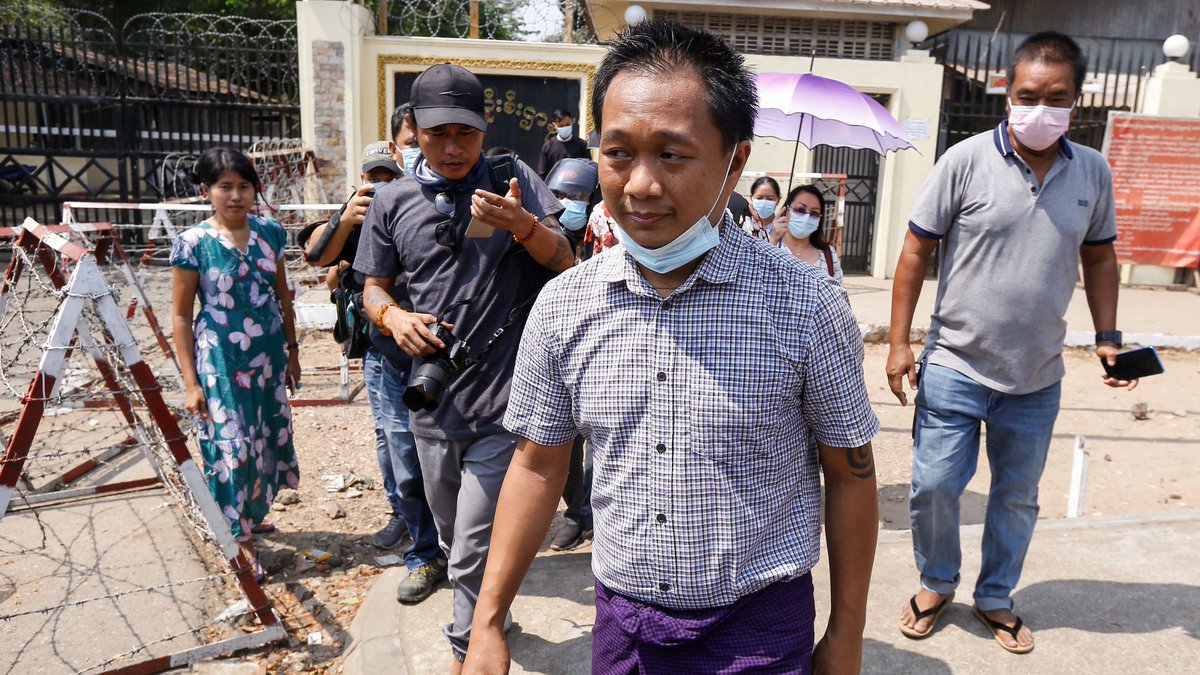 KenRoth's tweet photo. AP's Myanmar reporter Thein Zaw never should have been detained just for covering the protests. Upon his release, he said: "one thing that upsets me is that there are some people who are still inside, and I hope that they can get out as soon as possible." https://t.co/ZHOFcMWLi9 https://t.co/sMcEtIaoy3