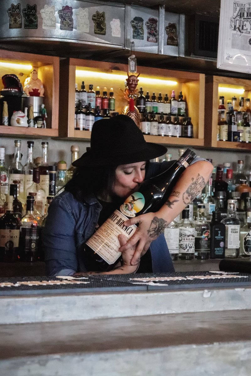 MeowMag's tweet photo. #INSPOWER 🍹 Claudia Cabrera es la líder del primer cocktail bar conformado por mujeres en Ciudad de México, fue nominada a Mejor Bartender Internacional en 2020 y ama el mezcal. Conoce más de su historia y dónde puedes visitarla aquí: https://t.co/mqiTyaW3fd
📝Por @IssDannie https://t.co/DQBXAFxwQD