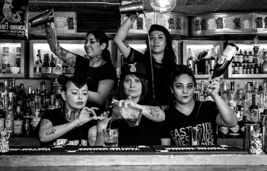 MeowMag's tweet photo. #INSPOWER 🍹 Claudia Cabrera es la líder del primer cocktail bar conformado por mujeres en Ciudad de México, fue nominada a Mejor Bartender Internacional en 2020 y ama el mezcal. Conoce más de su historia y dónde puedes visitarla aquí: https://t.co/mqiTyaW3fd
📝Por @IssDannie https://t.co/DQBXAFxwQD