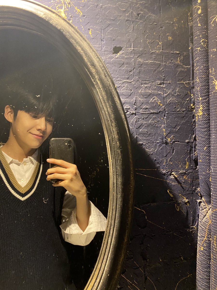 LES_BNM's tweet photo. [📷] #은상_Zip

브이로그때 찍은 은상 폰카 모음.zip

#이은상 #LeeEunSang #스탭이_풀어주는_은상Zip #브랜뉴뮤직 #BRANDNEWMUSIC https://t.co/RkeGYaUwle