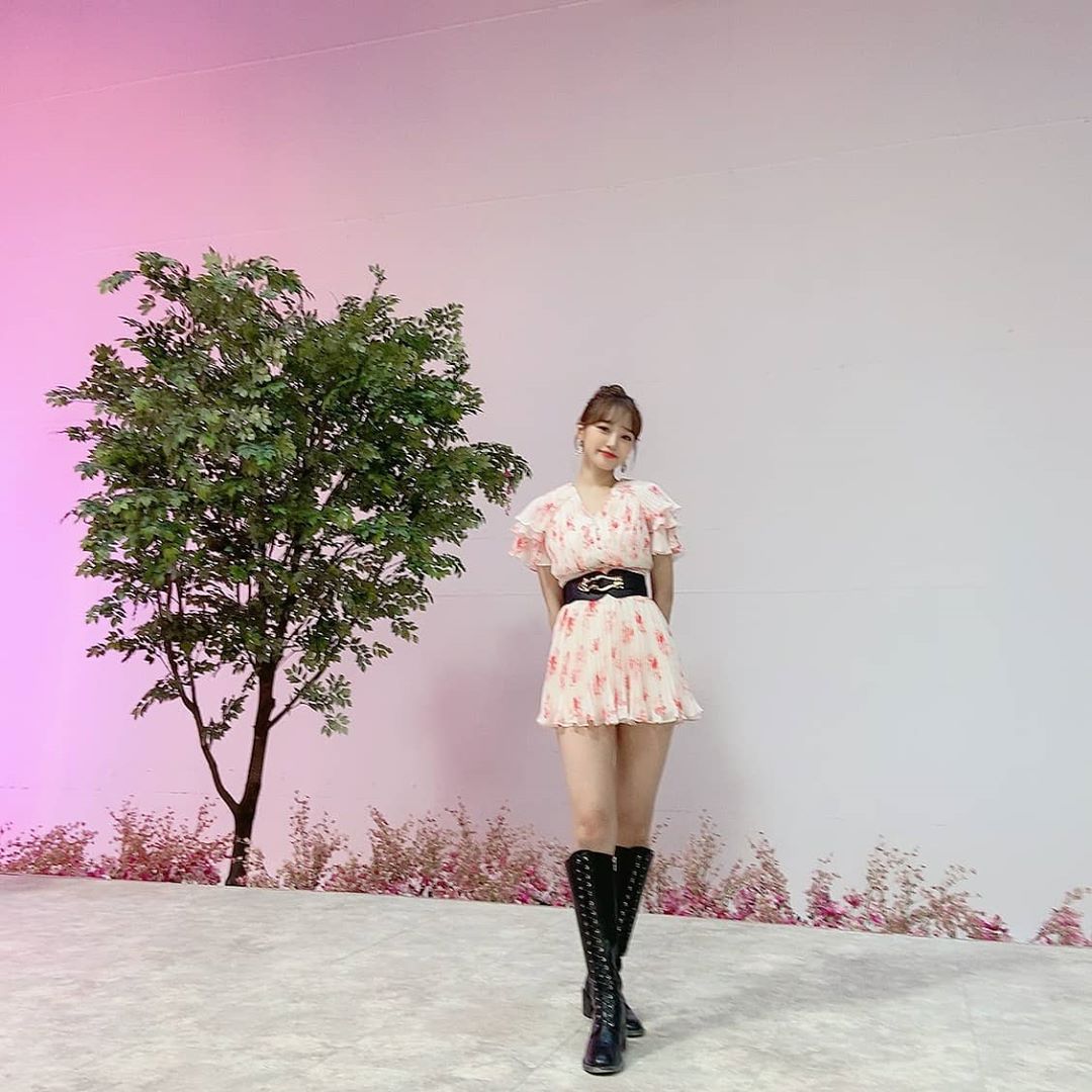 haiaram_'s tweet photo. And if your waves should ever break at sea
I'll be there waitin, I'm that sandy beach
I'm that same old dog, scratchin' those same fleas
I'll be by your side, you can count on me.
#35DaysLeft #TakeOnMeIZONE @official_izone https://t.co/BcSqyJ0Gv4