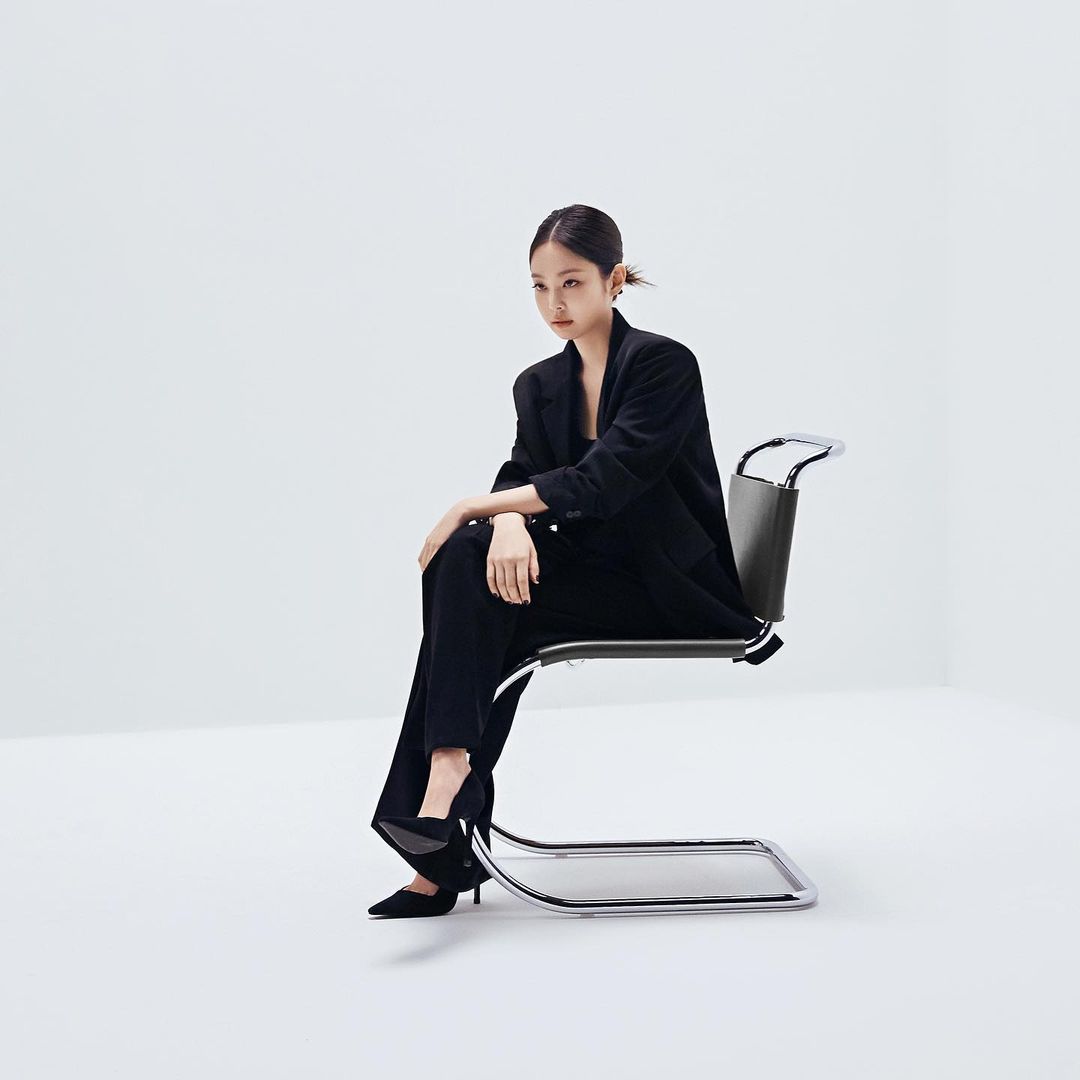jenniesarchive's tweet photo. SHE’S A FUCKING BOSS https://t.co/QwvtAjz4nf