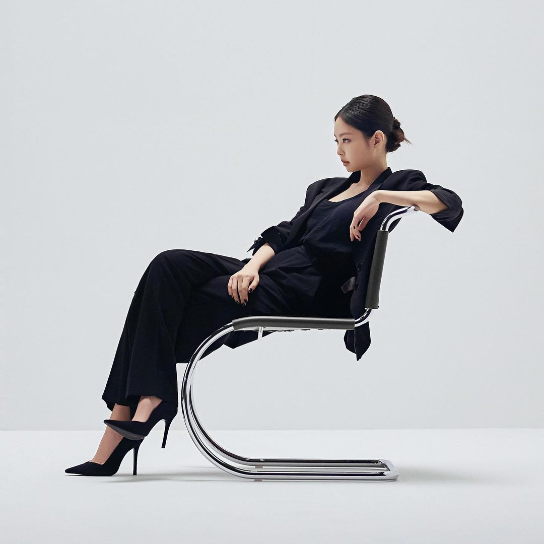 jenniesarchive's tweet photo. SHE’S A FUCKING BOSS https://t.co/QwvtAjz4nf