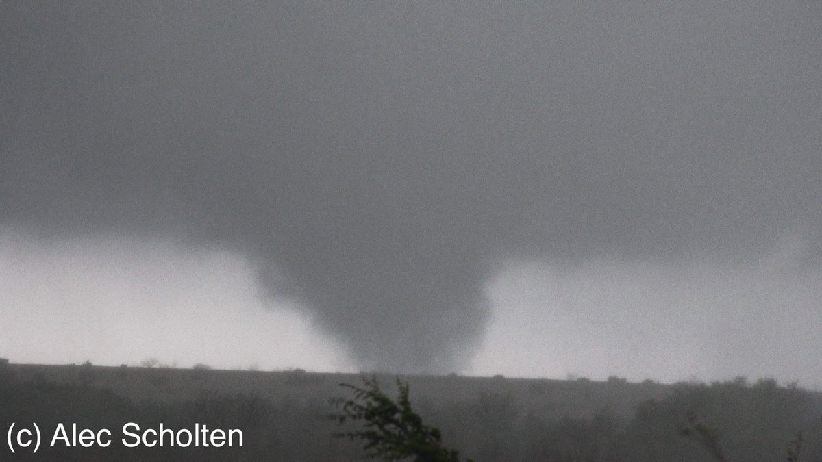 Cone tornado earlier this evening 5 miles east of Hamilton, TX. Viewed from TX 22 looking south <a href="/NWSFortWorth/">NWS Fort Worth</a>