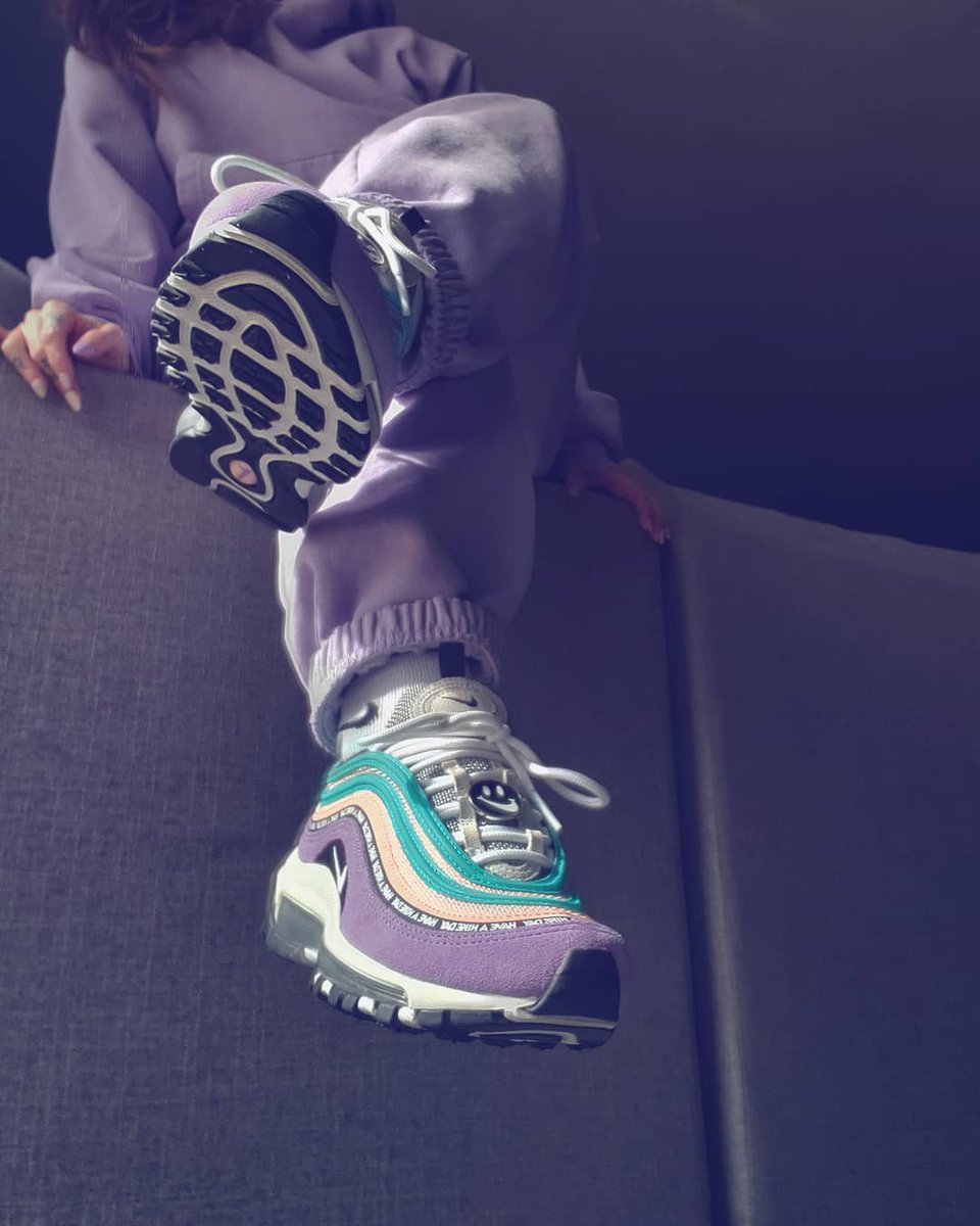 chaseMonica's tweet photo. Airmax90 #SoleSavyAir @SoleSavy https://t.co/jOAiQPcM8x