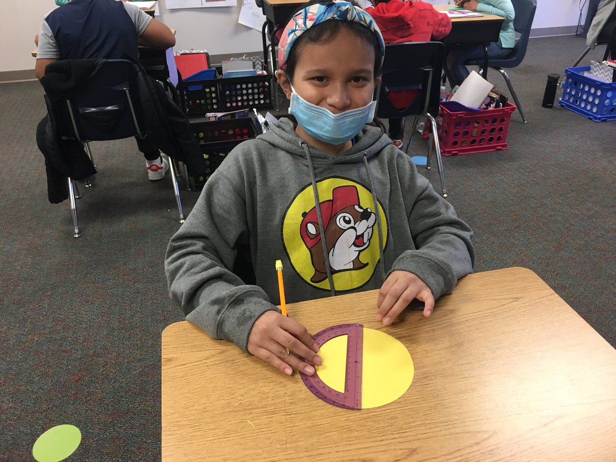 CDinorahHC's tweet photo. These mathematicians are learning about angles, circumference, protractor, and so much more!! @CarrollFISD @team_4th @FisdB #engaged #lovingmath https://t.co/dIb8lqijcT