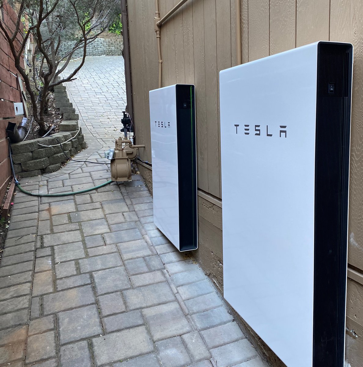 sleinbach's tweet photo. Just got our latest addition to the Tesla collection. Powerwall twins! Now we can power the house off the grid using solar power. https://t.co/UGHJuQex0X