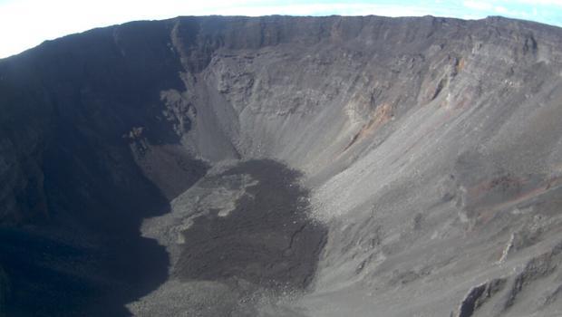 Linfore's tweet photo. L’inflation et la pressurisation du réservoir magmatique superficiel par l’arrivée de magma plus profond se poursuivent, explique l’Observatoire dans son bulletin.

#piton #pitondelafournaise #volcan #OVPF 
Observatoire Volcanologique du Piton de la Fo... https://t.co/d6EiVcx63w https://t.co/HPYPV9YBsl