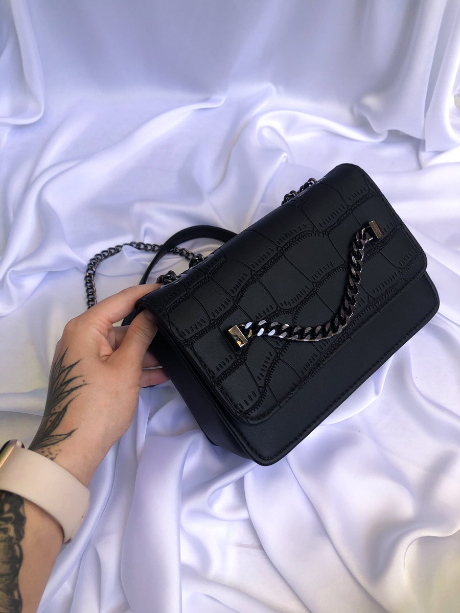 brizafidelis's tweet photo. ooi , vindo aqui pra avisar que lá no insta da minha loja @briesbag chegou novas bolsas. então,  pras  meninas que se interessarem, corram lá que tem muita coisa linda!! 

    rt pra ajudar a miguinha https://t.co/VisEeA51LO
