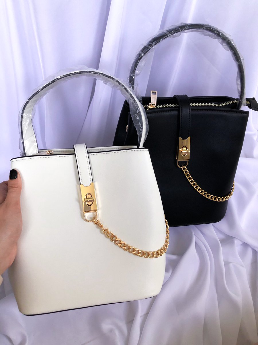 brizafidelis's tweet photo. ooi , vindo aqui pra avisar que lá no insta da minha loja @briesbag chegou novas bolsas. então,  pras  meninas que se interessarem, corram lá que tem muita coisa linda!! 

    rt pra ajudar a miguinha https://t.co/VisEeA51LO