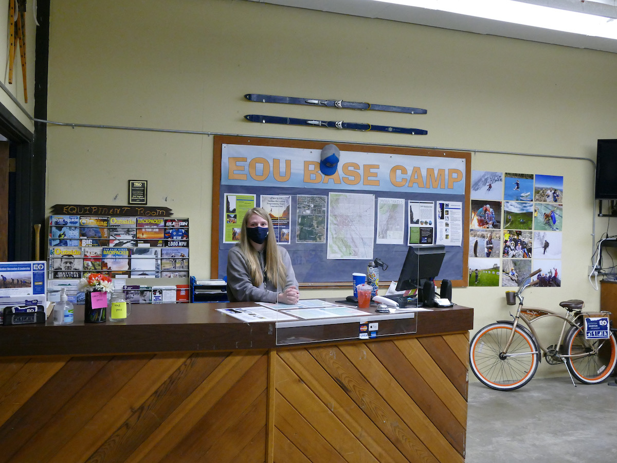 eoumountaineers's tweet image. Winter Term photo dump! 💙💛
#EasternEdge #winterterm #inpersonclasses #maskupmounties