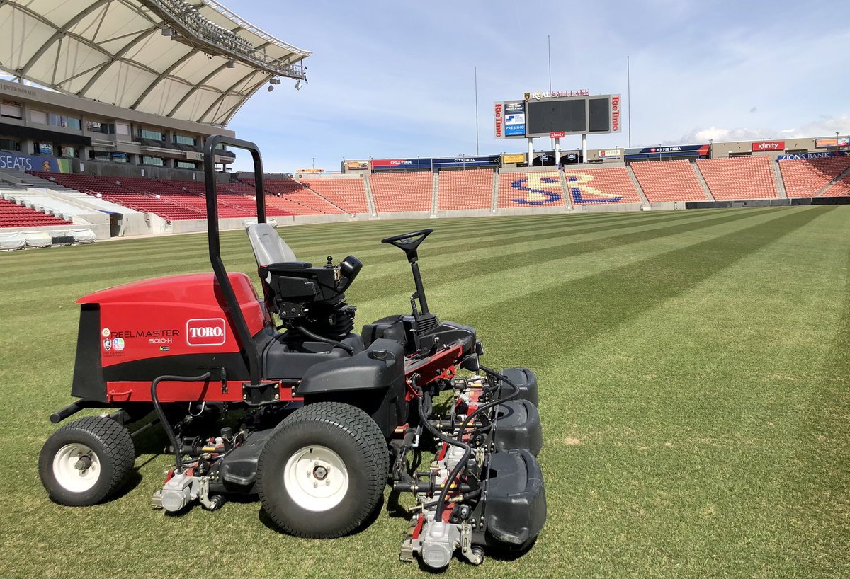 danfarnsey's tweet photo. First cut brought to you by @realsaltlake @TheToroCompany @ToroGrounds #5010H @FieldExperts while listening to @rslshow and @foofighters #season11 🙏🏼☀️⚽️ https://t.co/25DGfY80Tc