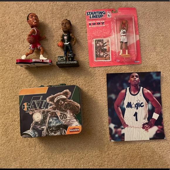phoenixfinds1's tweet photo. So good I had to share! Check out all the items I'm loving on @Poshmarkapp from @JeanettePeat #poshmark #fashion #style #shopmycloset #nba: https://t.co/UDWaPzpnz7 https://t.co/qfN8p3xAmw