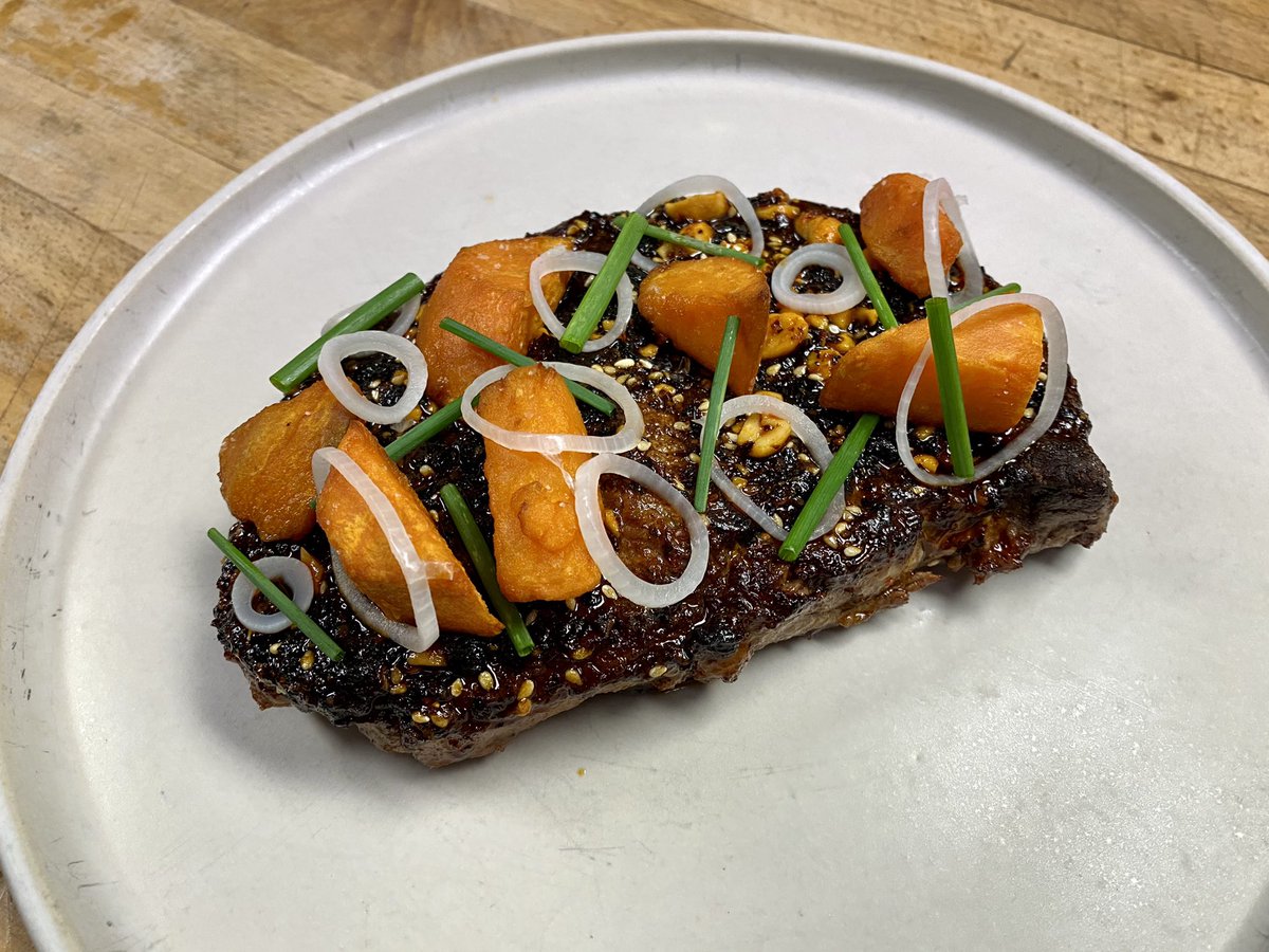 eldivinorgv's tweet photo. This week’s feature is a 16oz seared black angus ribeye with salsa macha, escabeche onions and smoked sweet potatoes fried to a crisp &amp; topped with chives. 

Dine in | Curbside | Delivery https://t.co/hOpLYQEhq4