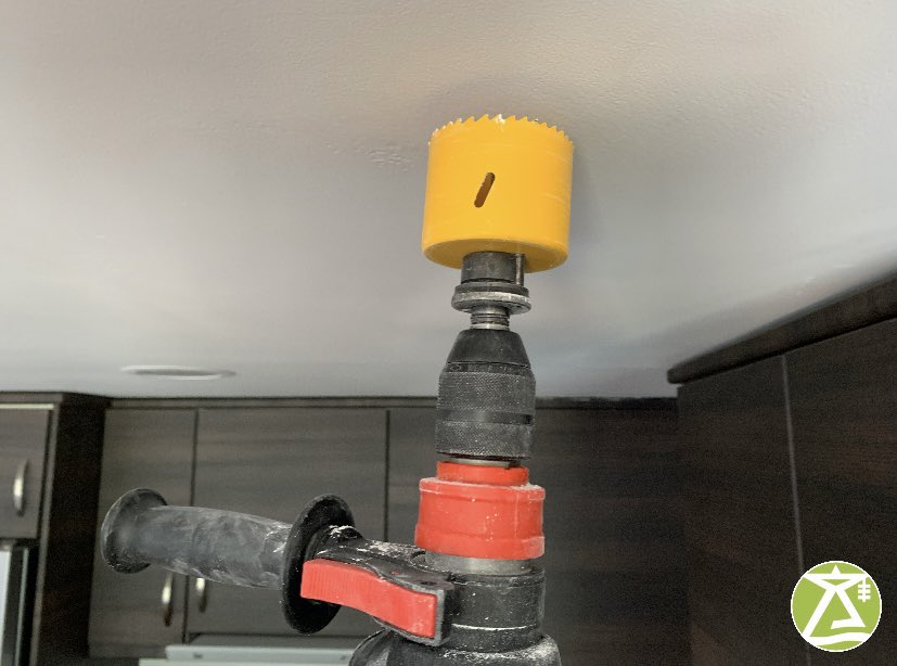 electroblancas's tweet photo. Seguimos electrificando el pirineo aragonés hoy ha tocado en el bonito #Sobrarbe concretamente en el bello municipio de #Fiscal con clientes de muchos kilates y un dia soleado de película.💡🔌
#clientespremium #disfrutandodelolindo #garantía #profesionalidad #piricuantotequiero https://t.co/rdrYoajepl