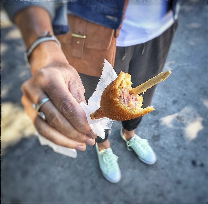 FletchersDogs's tweet photo. True love......is when she offers you the last bite of her Corny Dog.
💛😍❤️
And get that next bite this Saturday & Sunday at the Flower Mound Market Days up at @CircleRRanchTX!
🎪
📸: gregmilano
#fletchers #dallasinfluencer #theoriginal #staycorny #trueloveis
#foodonastick https://t.co/xbiOEurWSd