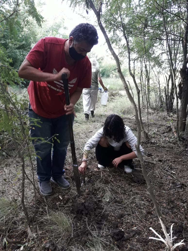 gualma's tweet photo. #PlantemosMemoria en la ReServa ecológica de Pilar. Con la presencia de Norita Cortiñas en una emocionante jornada el Domingo con @erycahahn1970 participó el Int. @FedericoAchaval dijimos #NuncaMás y sembramos futuro, por el Derecho humano al ambiente como condición para la vida. https://t.co/gvsoYC6qOX