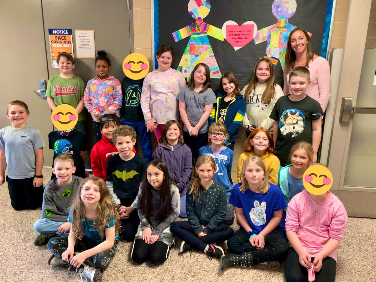 Miss_ERyan's tweet photo. One big happy 3ER family! So thankful to spend my school days with this crew 💗 https://t.co/YWgb2vY5eO