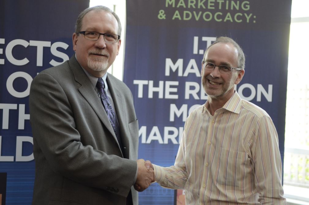 kristinaverner's tweet image. As I was finishing up my notes of #YQGLove in prep for the #TechWeekYQG Homecoming presentation tomorrow, the one thing that kept coming back to me is that the people are the heart of the community. So many people continue to come together to make a difference.  Miss you all!