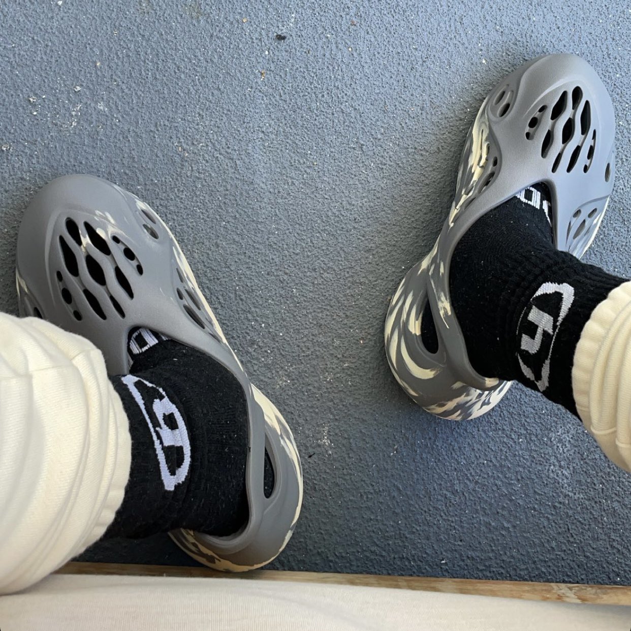 Moon grey yeezy sales
