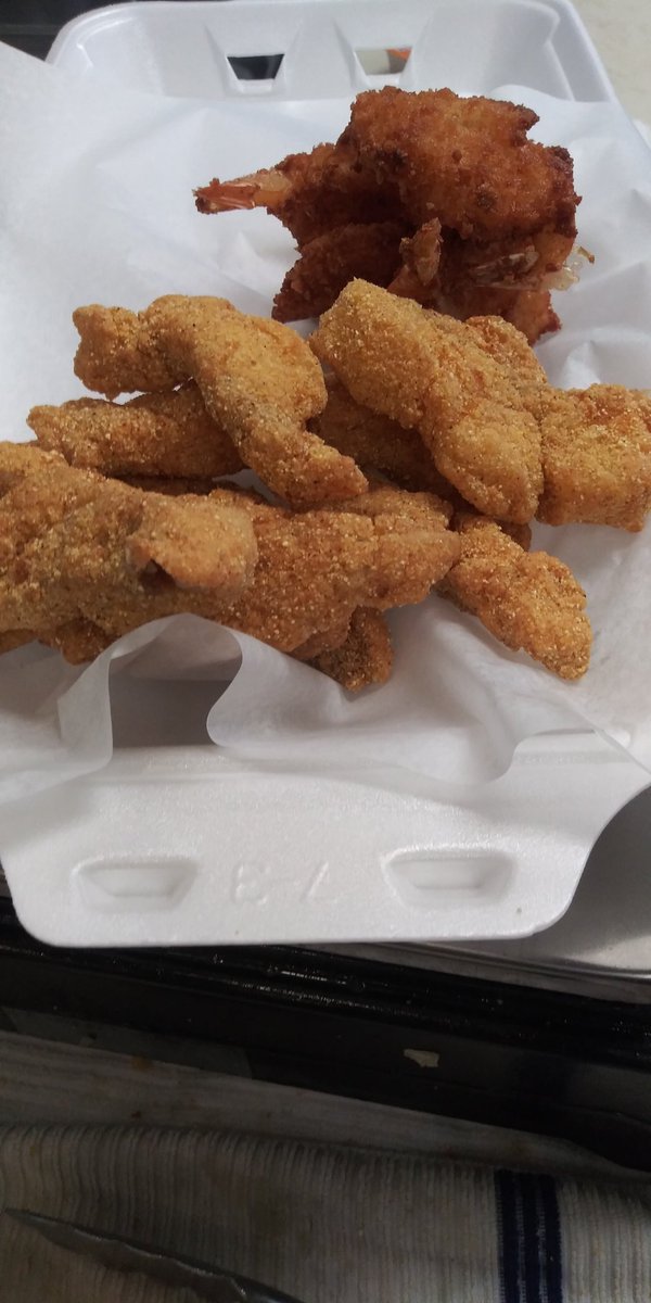 Cernyn1's tweet photo. Oh yea! We got it all baby! #CITYFISH Best fish in the city!! 2701 State Ave. KcK https://t.co/GTSif41OeQ