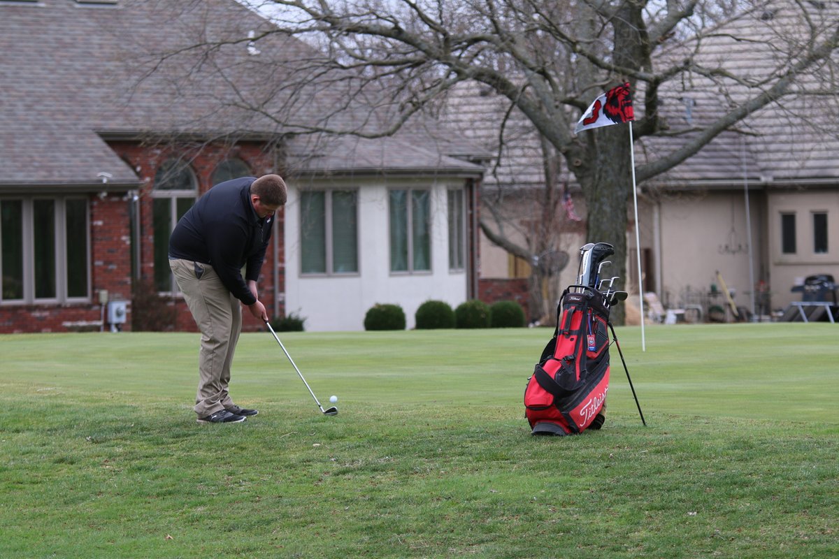 bhsbearsgolf's tweet photo. The Bears beat the Stockton Tigers in the first match of the season 185 to 243. 
Individual scores
Andon Cook - 41
Wyatt Colburn - 45
Bryce Miller - 46
Hayes Gustin - 53
@Ozark_Highlands @Butler_Bears_AD https://t.co/05u7RQNQmJ
