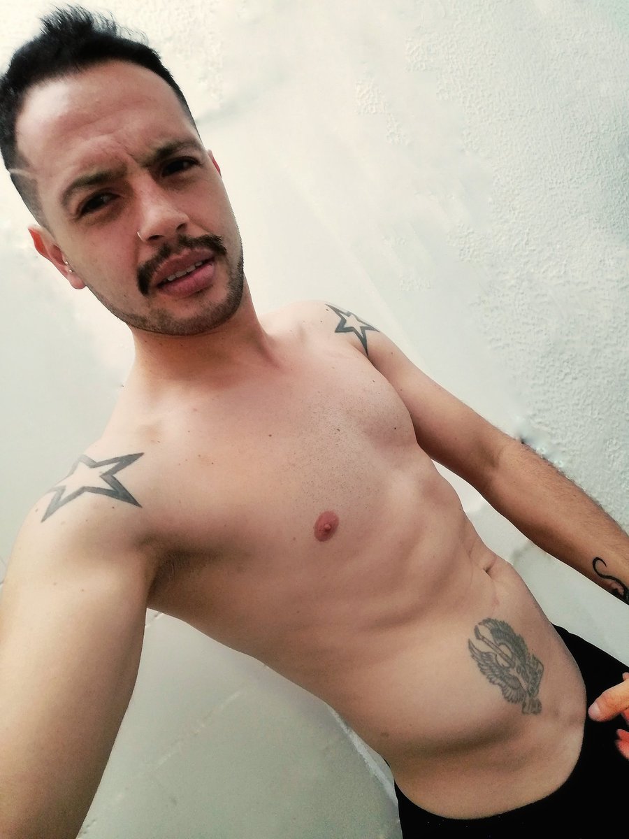 ospina_005's tweet photo. Feliz noche #Miercoles #MiercolesDeBarbas #mybodygenius entrenando duro !!! https://t.co/MVYgtlMYqU