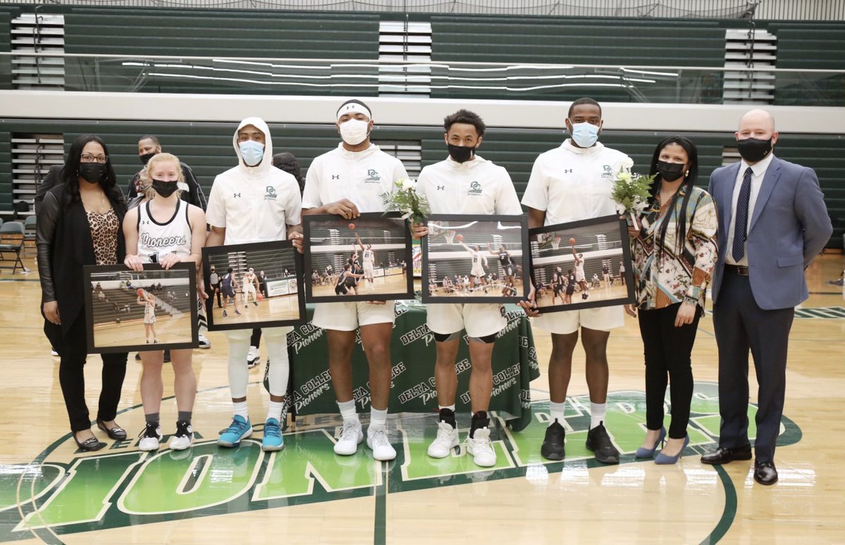 delta_pioneers's tweet photo. Yesterday evening Pioneer Athletics honored our Sophomore Men’s and Women’s Basketball student athletes. Thank you all for your hard work and dedication! We wish you the best of luck in your future endeavors!! #PioneerPride #SophomoreNight https://t.co/hY6pWRZXDD