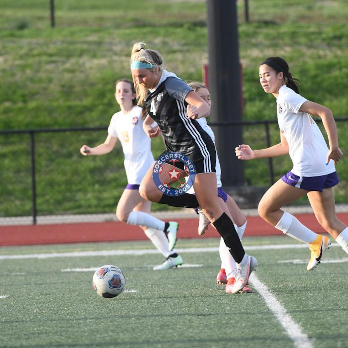 SoccerSTL's tweet photo. Tied 1-1 at halftime between @FHSladywarriors and @RKKougarSoccer https://t.co/glPTChtKHW