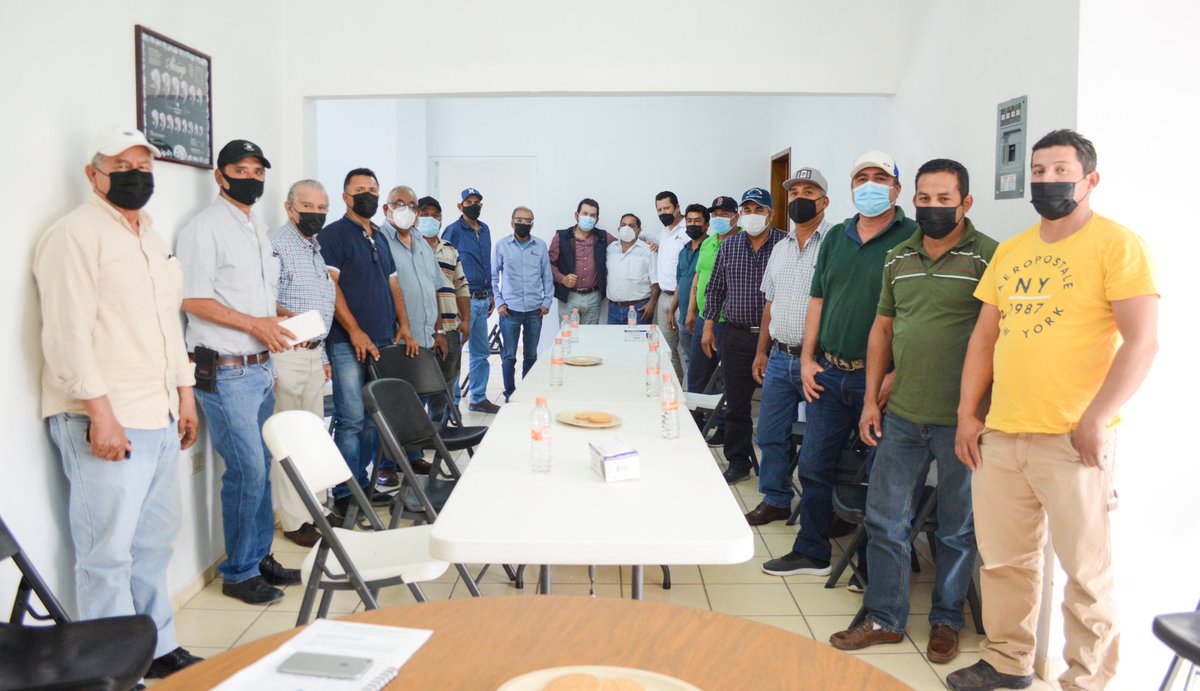 Es muy grato percibir el entusiasmo de los pescadores al informarles que para este año el gobernador <a href="/QuirinoOC/">Quirino Ordaz Coppel.</a> los apoyará con 500 motores marinos de cuatro tiempos. Le seguiremos echando toda la carne al asador para seguir apoyando al sector pesquero. #PuroSinaloa