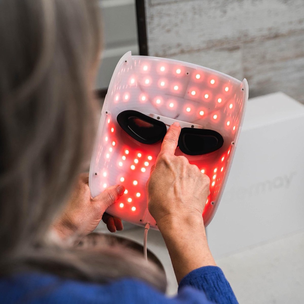 dermay's tweet photo. 💥 What exactly does red light therapy do?

RLT helps the skin on your body heal with infrared lights. 🚨 The mitochondria in your cells soak up the energy and make even more energy! 💪 making it so your cells repair themselves and become healthier. 🌿 https://t.co/GbymPCMfiz