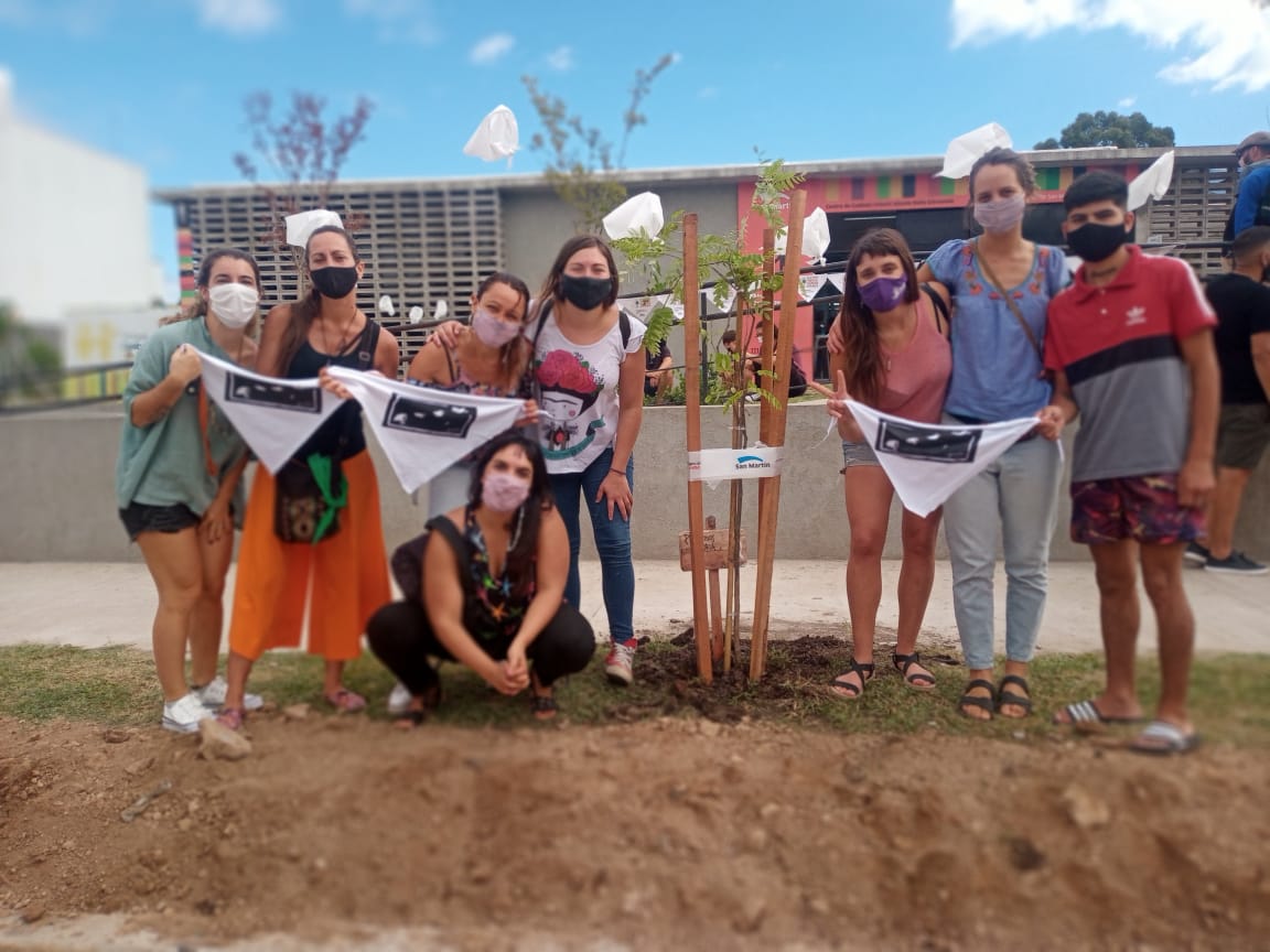 secundariaUNSAM's tweet photo. 24 de marzo:  Día Nacional de la Memoria por la Verdad y la Justicia. En @secundariaUNSAM #PlantamosMemoria https://t.co/YvTltg21Zz