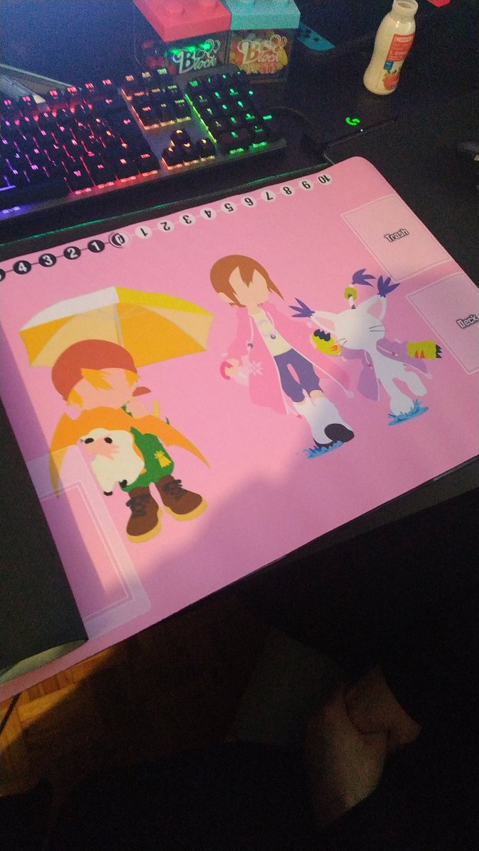 angelaasecas's tweet photo. Ya nos llegaron los tapetes de @Maddilis para nuestras partiditas a #digimontcg 💜💜💜 son geniales!! https://t.co/DgkfqgRp51
