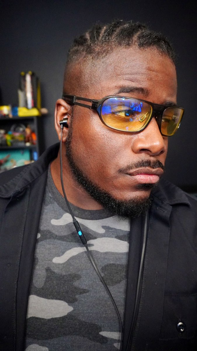 DeejayKnight's tweet photo. It’s been interesting not having a full headset during streams, but the sound coming from the #LogitechG333 in-ears?
Lovely. 😏
#LogitechGTeam #Sponsored https://t.co/esoSg8Gljc