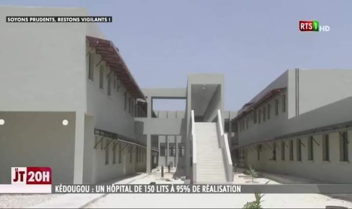 SecondePhase's tweet photo. L'hôpital de dernière génération entièrement équipé de KEDOUGOU à 95% des travaux et qui sera bientôt réceptionné...
#secondephase #senegal #kebetu https://t.co/A3daRJ8325