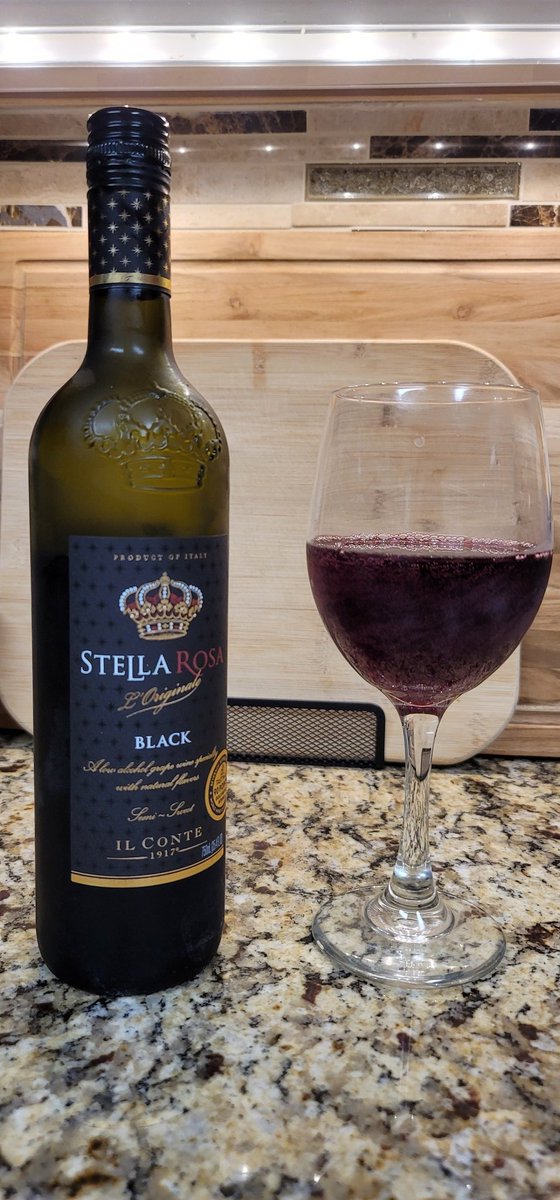 CurlieVegan's tweet photo. When you realize the liquor store up the block finally sells your favorite vegan wine ๐ท๐๐ฝ๐คช Just what I needed ๐ฅ Don't judge me ๐ฅฐ๐
#veganwine #Stellarosablack https://t.co/w59pO70lzr