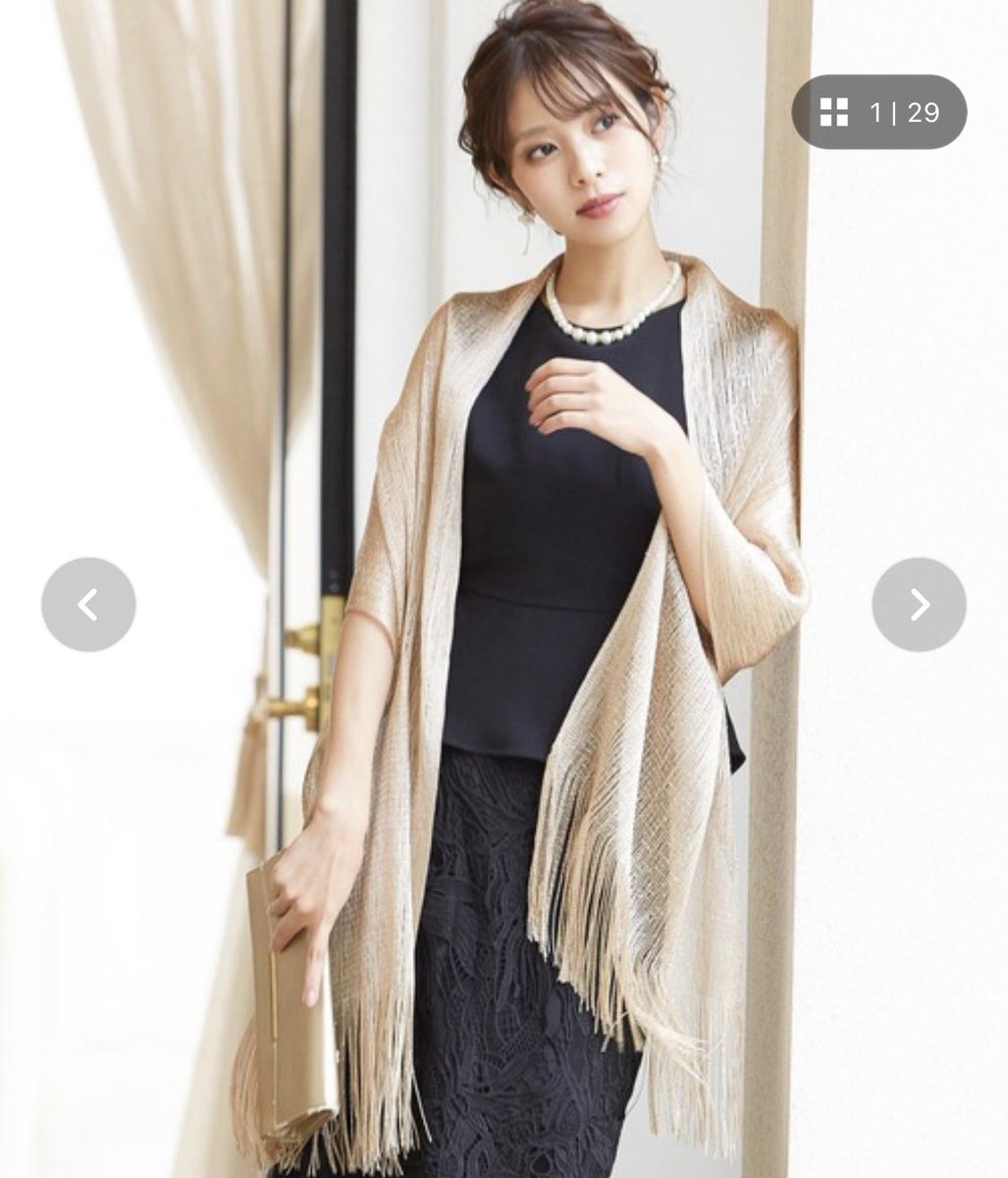 Na 友人の結婚式に袖なしのドレス着ていく予定なんだけど ストールはダサいのかな 袖ありの買いなおしたほうがいいかな