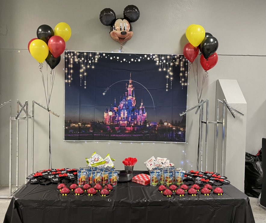 CA_KnightCats's tweet photo. Celebrating our win at Canam AND our Summit bid!!  #knightcats #huzzah @CA_CharlotteNC @CA_CoachShannon @jayviss https://t.co/YAAlbPlC3k
