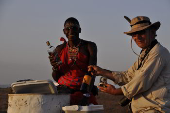 ChicagoVRBO's tweet photo. A10 Africa, #walkingwild, just @greekvacations & I, a local guide, giraffes, a rhino, a few baboons and a fabulous sundowner surprise at the end of a full day of hiking. #africa #safari #FoodTravelChat https://t.co/KShC2mjMyX