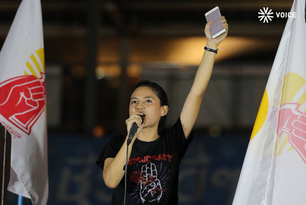 E12walktogether's tweet photo. ฟังมายด์ฉบับเต็ม และ  ฟังรุ้งอีกรอบ   สองสาวดันเพดานทะลักจนล้น เติมใจต่อกัน ด้วยมุ่งหมายเดียวกัน มันยังอีกยาวไกล ถ้าเราเชื่อมั่นในสิ่งที่ลงม็อบด้วยกันมา เชื่อว่ามันไม่จบแค่ #ม็อบ24มีนา มันจะมีดาวเปล่งประกายเพิ่มเสมอ #Fared #เพราะประเทศนี้เป็นของราษฎร https://t.co/0C9DP7Dnjx