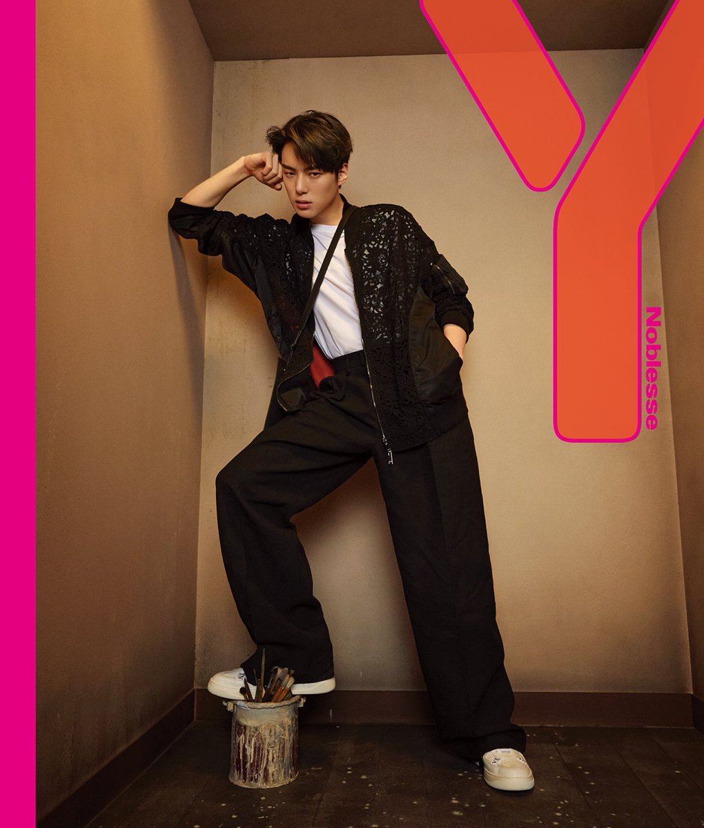 MONSTAXOUTFITSστο X: Shownu X Louis Vuitton 2021.4 Y 매거진 Vol.봄호 Y  Magazine First Issue @ymag_kr 🛍️ Stitched Teddy Knit Pullover   #몬스타엑스 #MONSTA_X #셔누 #MX_O_SN #Ym